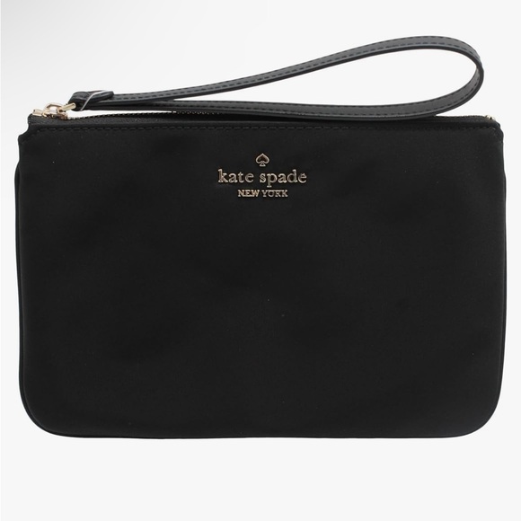 kate spade Handbags - NWOT Kate Spade New York Chelsea Medium Wristlet Pouch in Black. 8x5